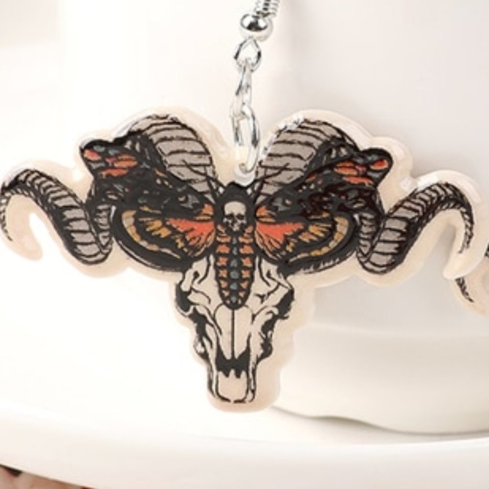 Death Moth on Ram Skull